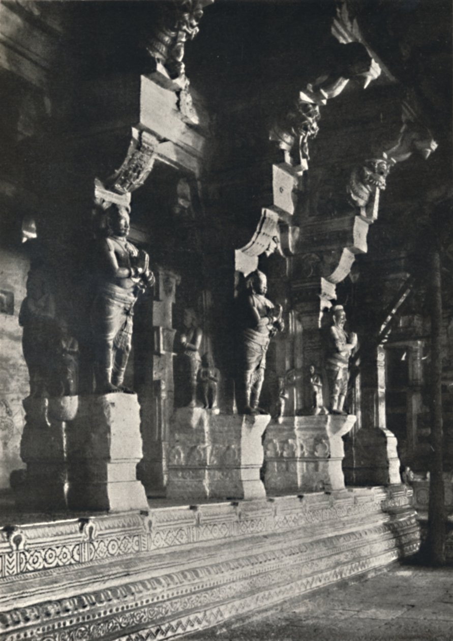 Hindutemppelin sisustus, Ceylon, 1926 tekijältä Unbekannt
