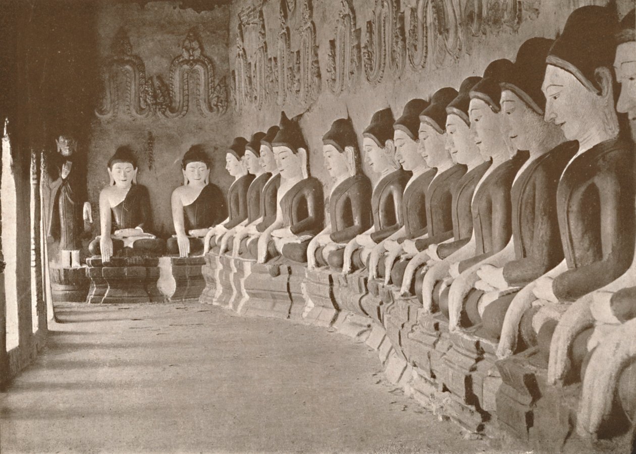 Buddhalaisen temppelin sisustus, Sagaing, 1900. tekijältä Unbekannt