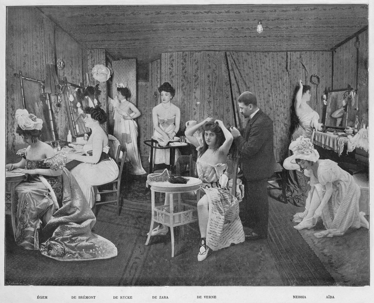 Pukeutuminen Lodgeissa, 1900 tekijältä Unbekannt