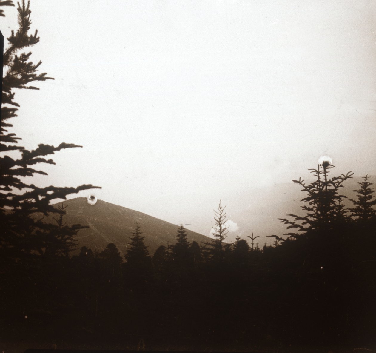 Maisema, savu kaukaa, Alsace, c1914-c1918 tekijältä Unbekannt