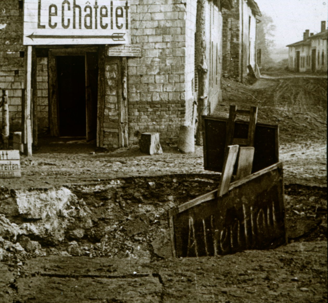 Louhittu risteys, Le Chatelet, Ranska, c1914-c1918 tekijältä Unbekannt