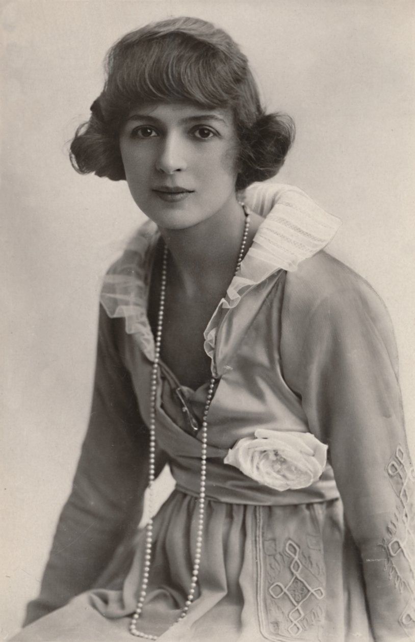 Neiti Julia James, 1890-1964, c1930. tekijältä Unbekannt