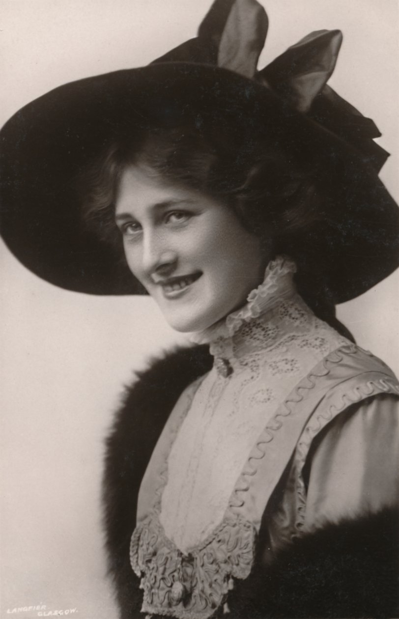 Miss Phyllis Dare, 1890-1975, c1930. tekijältä Unbekannt
