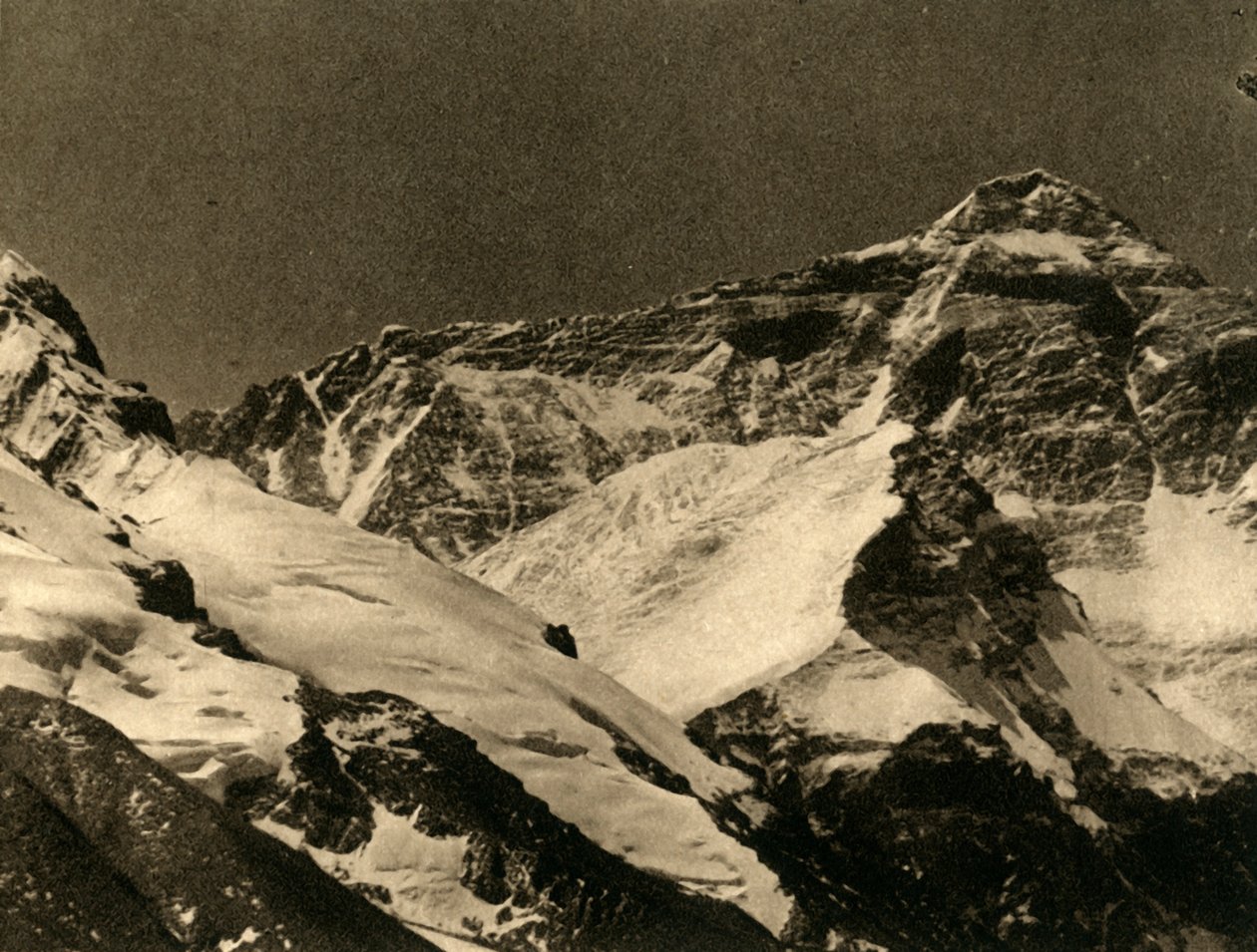 Mount Everest perusleiriltä, c1918-c1939. tekijältä Unbekannt
