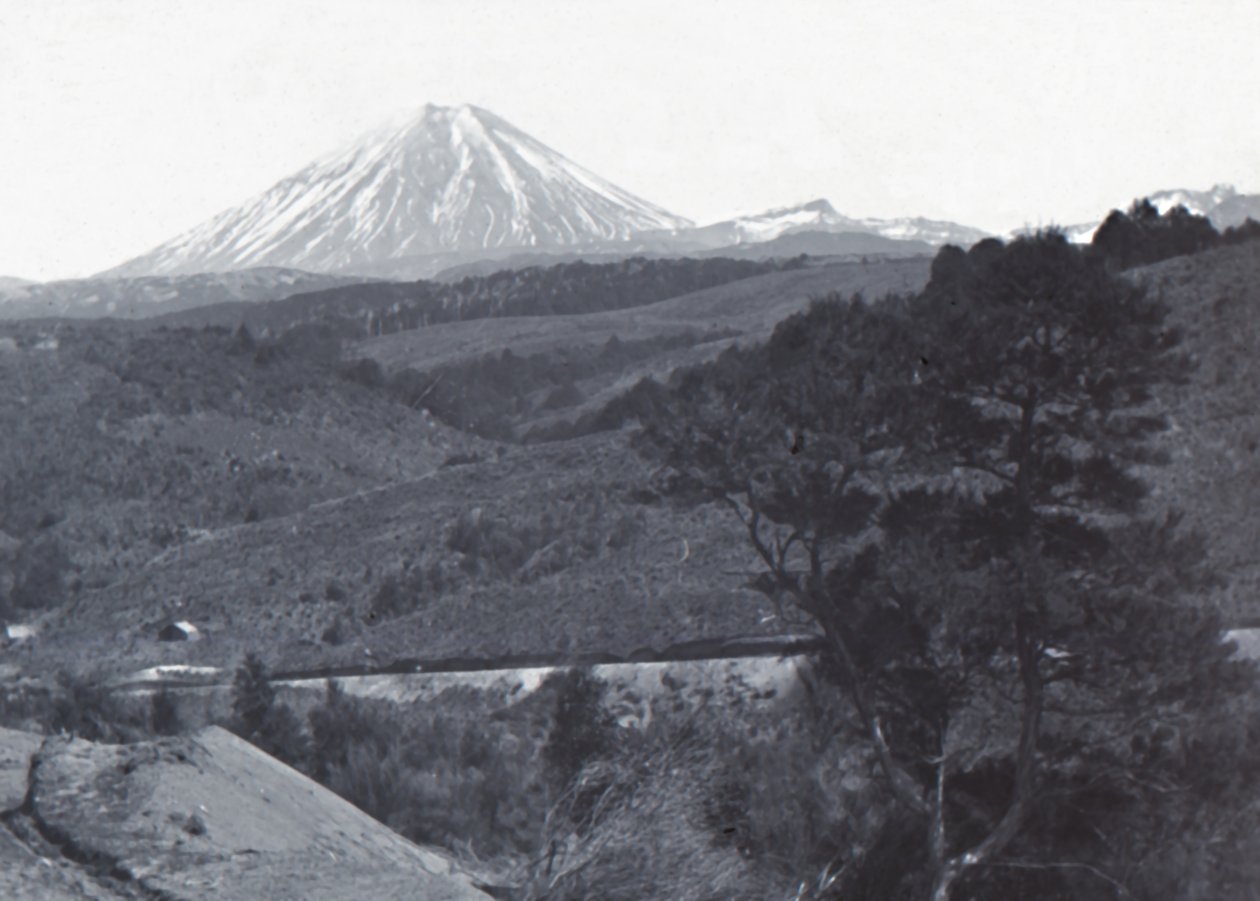 Ngauruhoe-vuori, 1800-luvun loppu - 1900-luvun alku. tekijältä Unbekannt