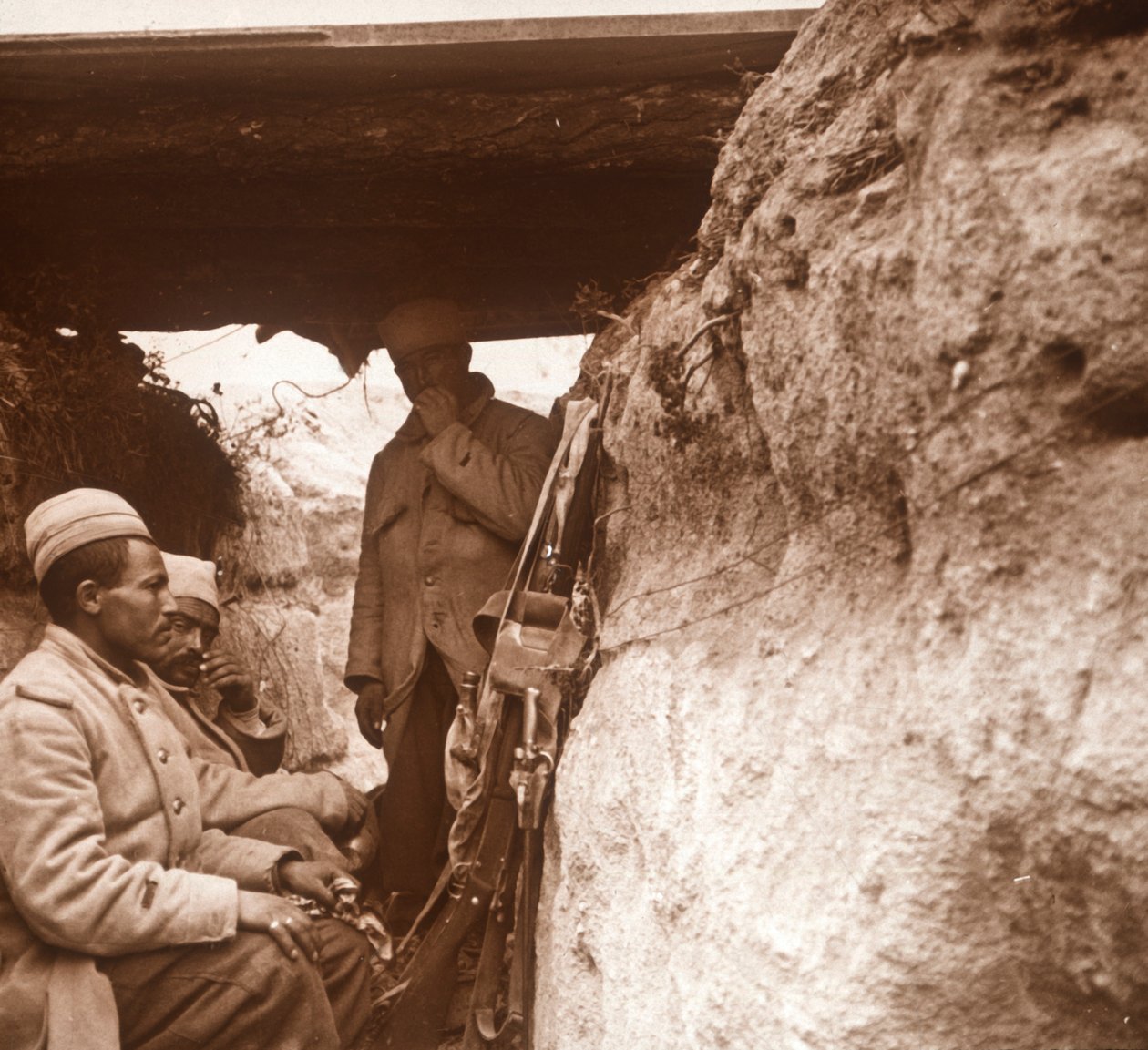 Pohjois-Afrikan jalkaväki juoksuhaudoissa, c1914-c1918 tekijältä Unbekannt