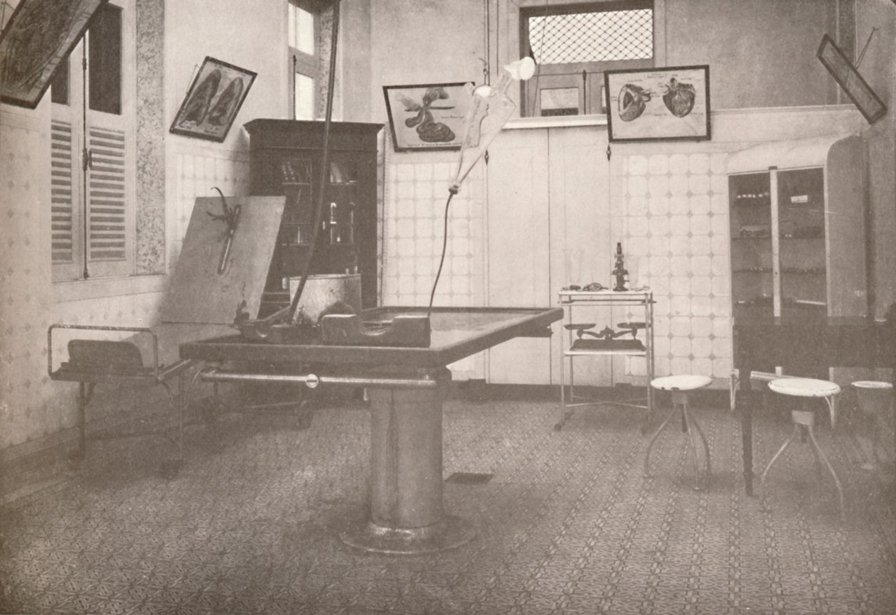 Lääkäri-oikeudellisen palvelun leikkaussali, 1914 tekijältä Unbekannt