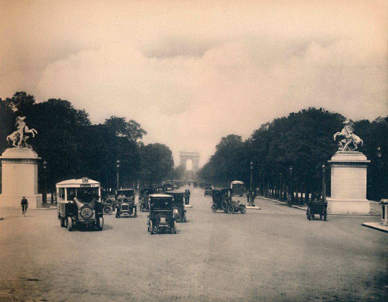 Pariisi. - Avenue Des Champs-Elysées - LL, c1910. tekijältä Unbekannt