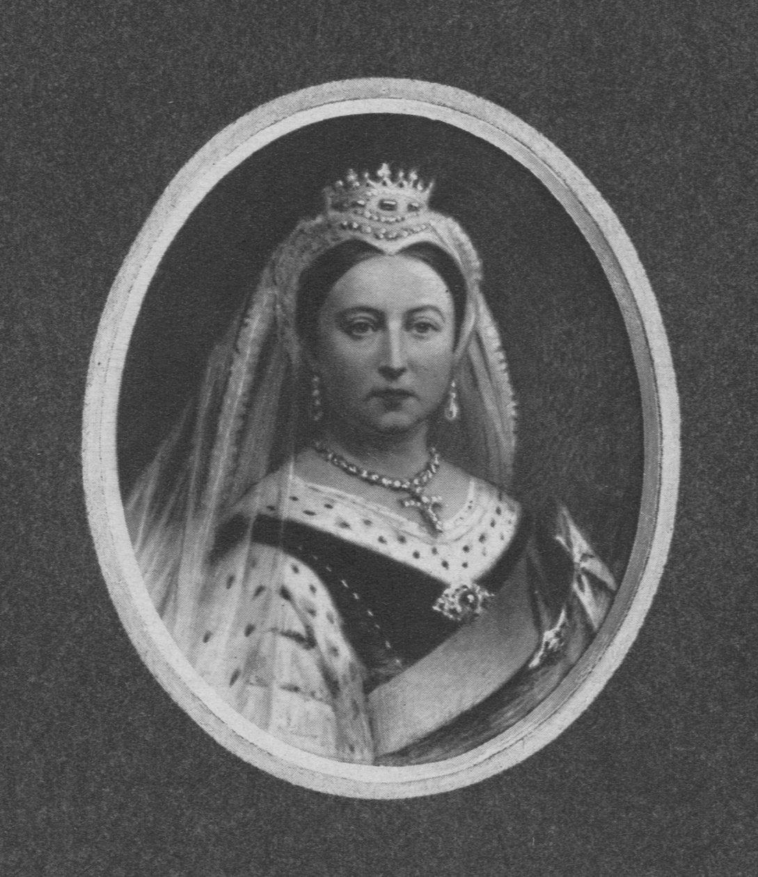 Kuningatar Victoria valtion kaapuissa, 1901. tekijältä Unbekannt