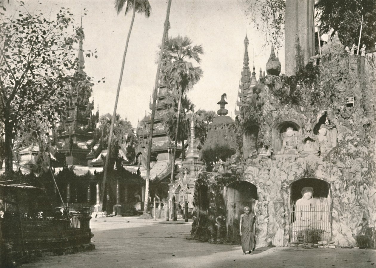 Shwedagon-pagodin pyhäkköjä Yangonissa, 1900. tekijältä Unbekannt