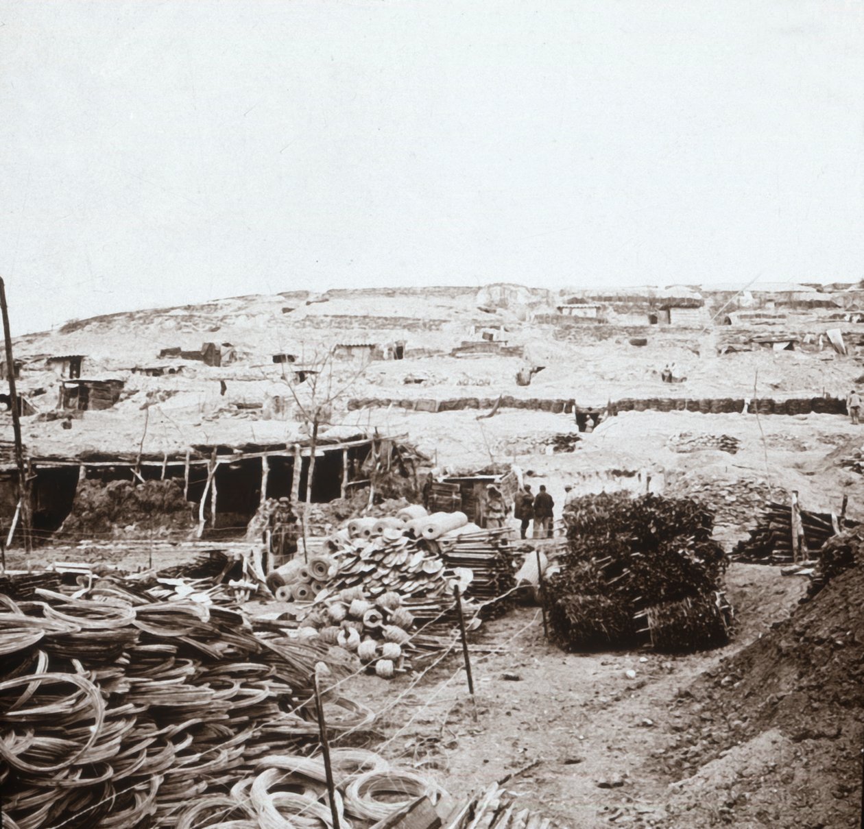 Tarvikevarasto, Massiges, Pohjois-Ranska, c1914-c1918. tekijältä Unbekannt