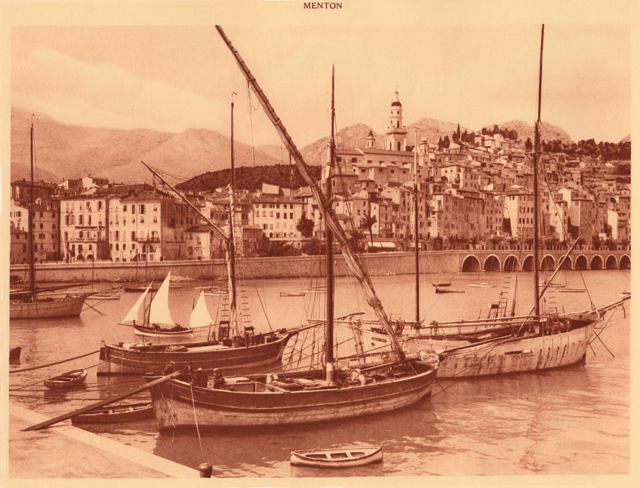 Satama ja vanha kaupunki, Menton, 1930. tekijältä Unbekannt