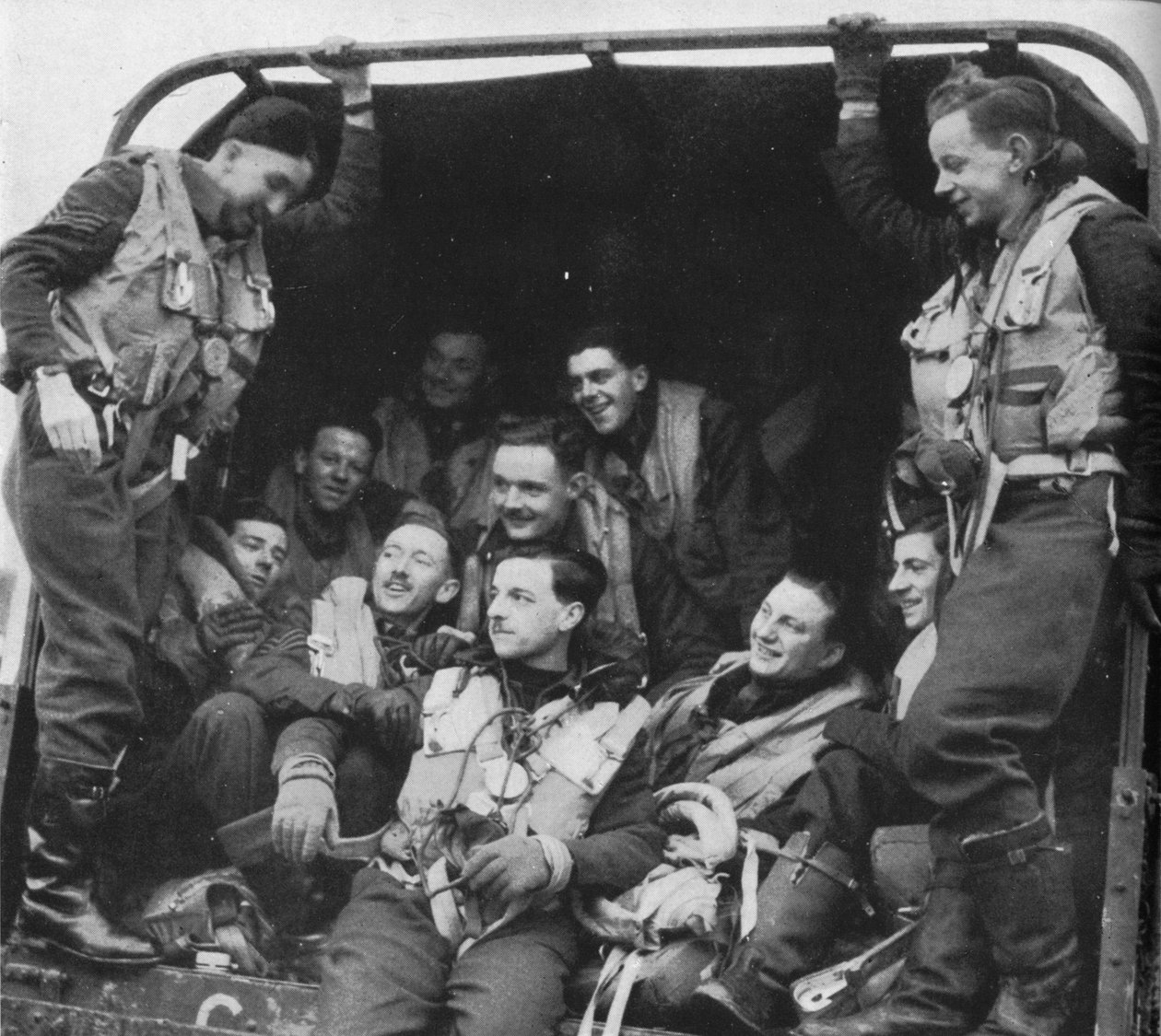 Miehet ja lentokone, 1940 1943 tekijältä Unbekannt