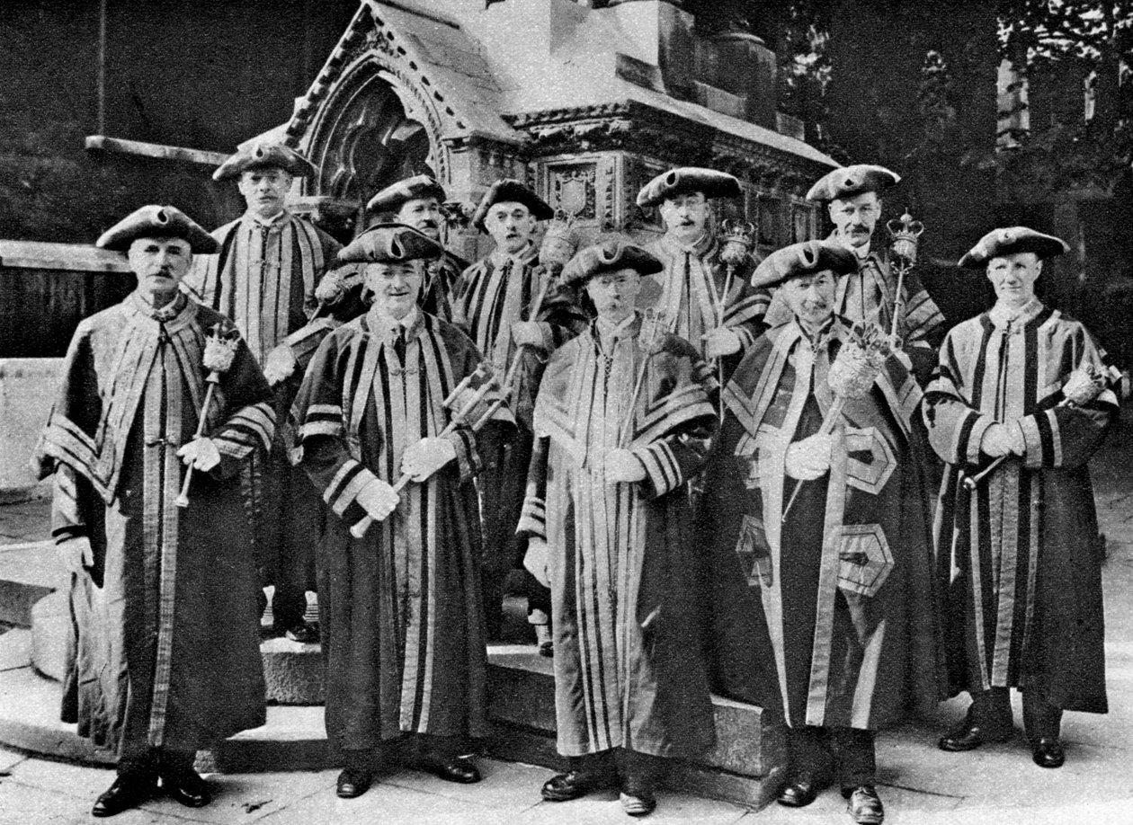 The ward beadles, Guildhall, Lontoo, 1926-1927 tekijältä Unbekannt