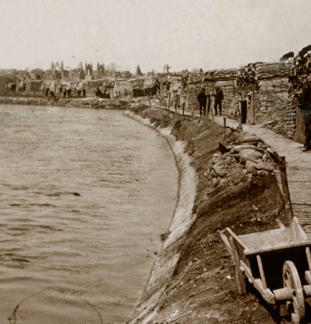 Kaivannot Nieuwpoortissa, Flanderissa, Belgiassa, c1914-c1918 tekijältä Unbekannt