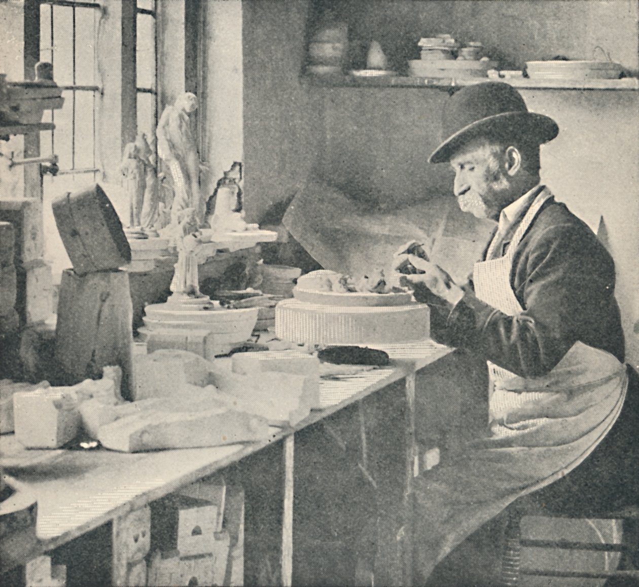 Raakasaven osien leikkaus, c1917 tekijältä Unbekannt