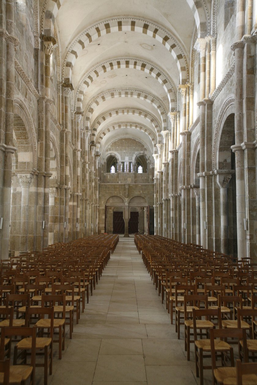 Vezelay basilikan nave, Vezelay, Ranska tekijältä Unbekannt