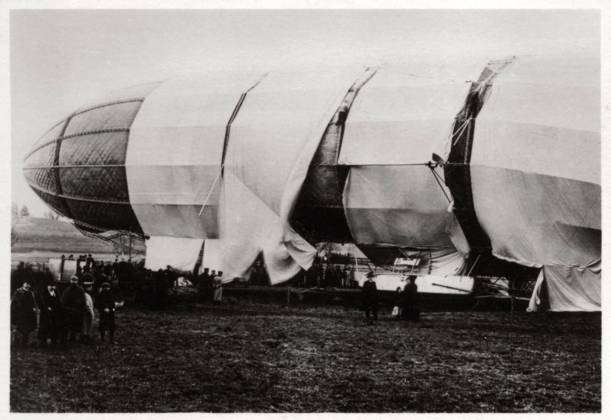 Zeppelin LZ2 tuhoutumisensa jälkeen, 1906 1933 tekijältä Unbekannt