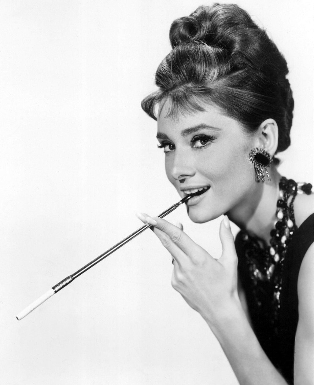 Audrey Hepburn elokuvassa Breakfast at Tiffany