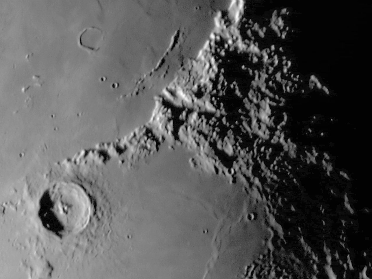Eratosthenes-kraatteri, c 2005-2006 tekijältä Unbekannt