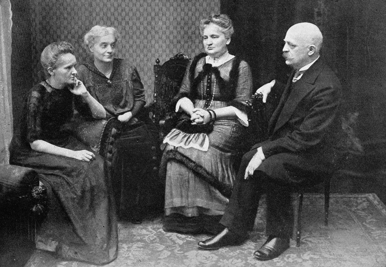 Marie Curie ja hänen veljensä ja sisarensa tekijältä Unbekannter Künstler