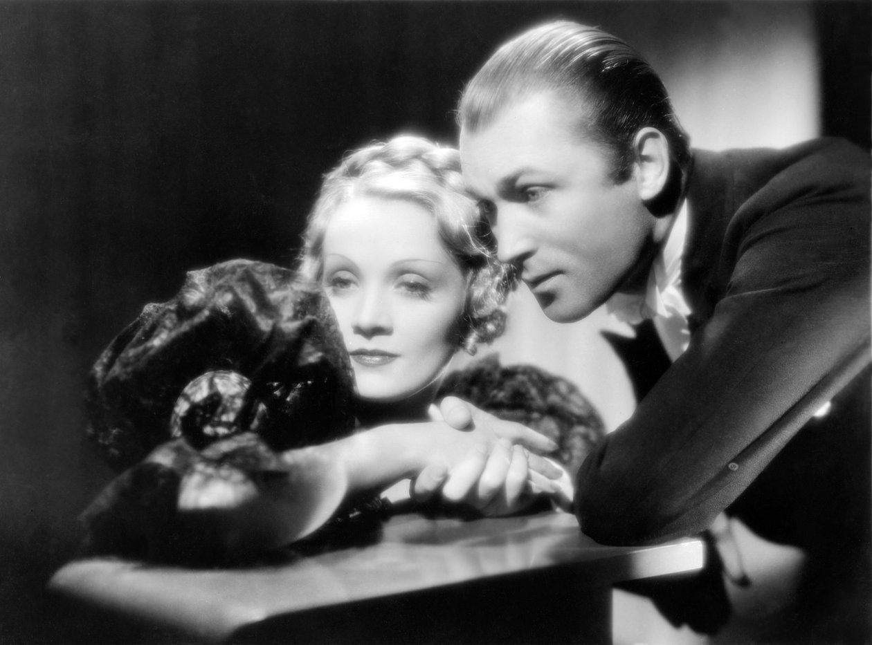 Marlene Dietrich ja Brian Aherne tekijältä Unbekannt