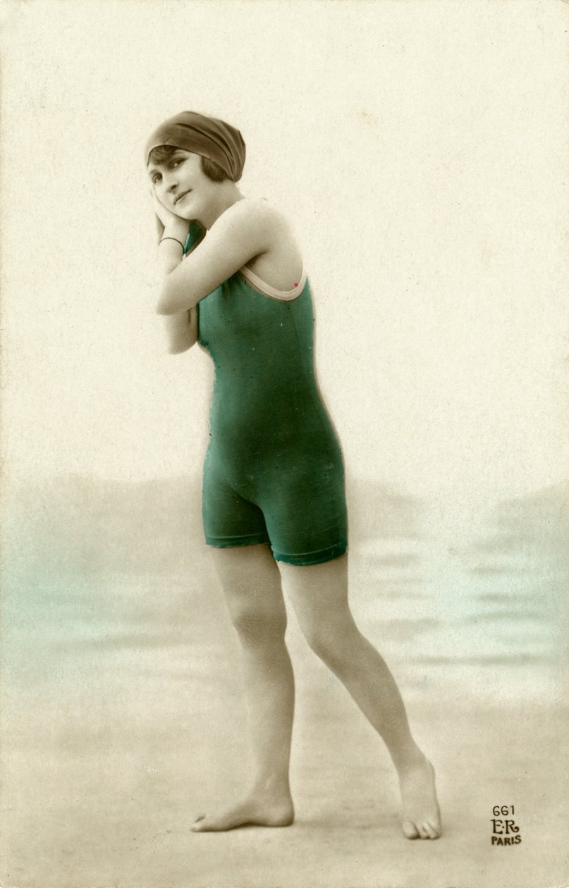Nainen uimapuvussa, c. 1900-luvun alku (postikortti) tekijältä Alec Hunter