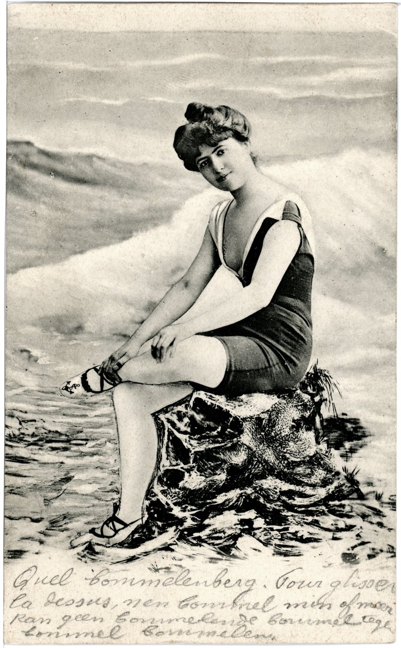Nainen uimapuvuissa, c. 1900-luvun alku (postikortti) tekijältä Alec Hunter