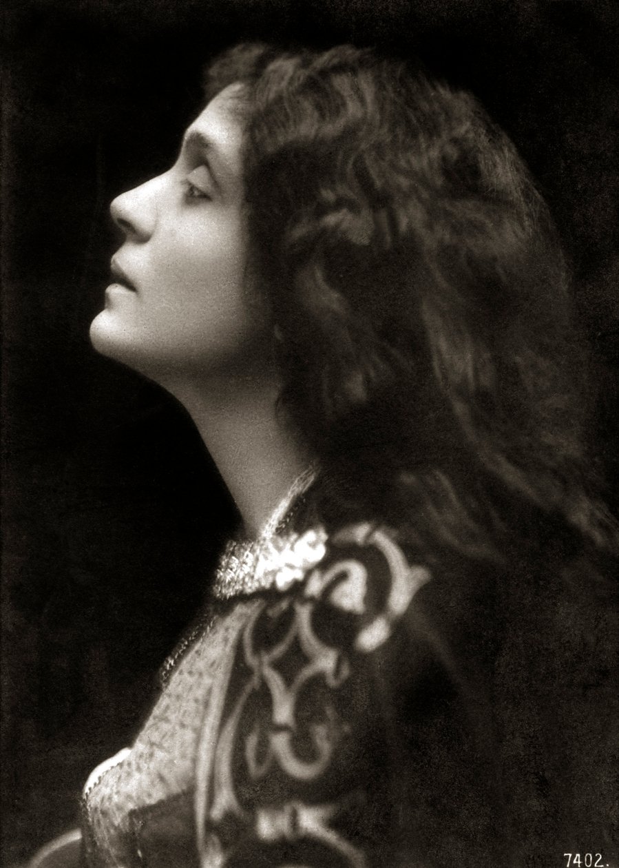 Eleonora Duse - muotokuva profiili tekijältä Unknown photographer