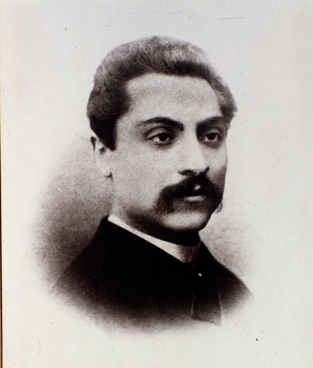 Giuseppe Martuccin muotokuva (valkoinen kuva) tekijältä Unknown photographer