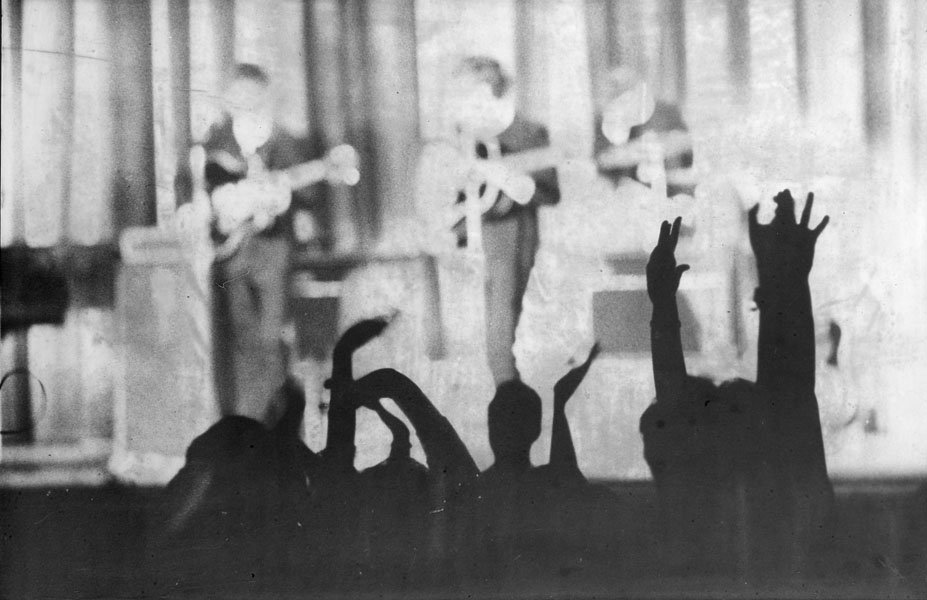 The Beatles/Brian Epstein (m/w kuva) tekijältä Unknown photographer