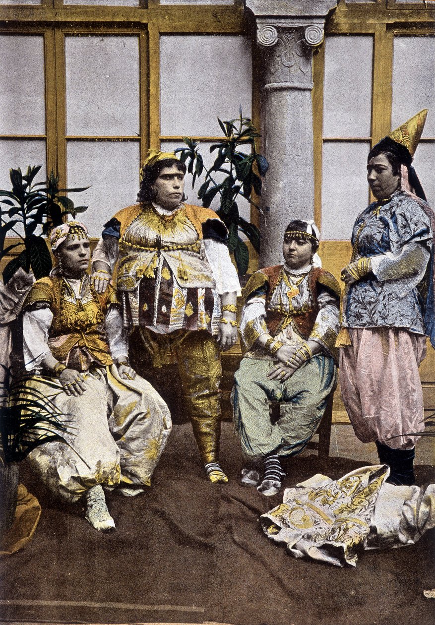 Tunisialainen nainen. Vanhat puvut. 1800-luvun valokuvaus. tekijältä Unknown photographer