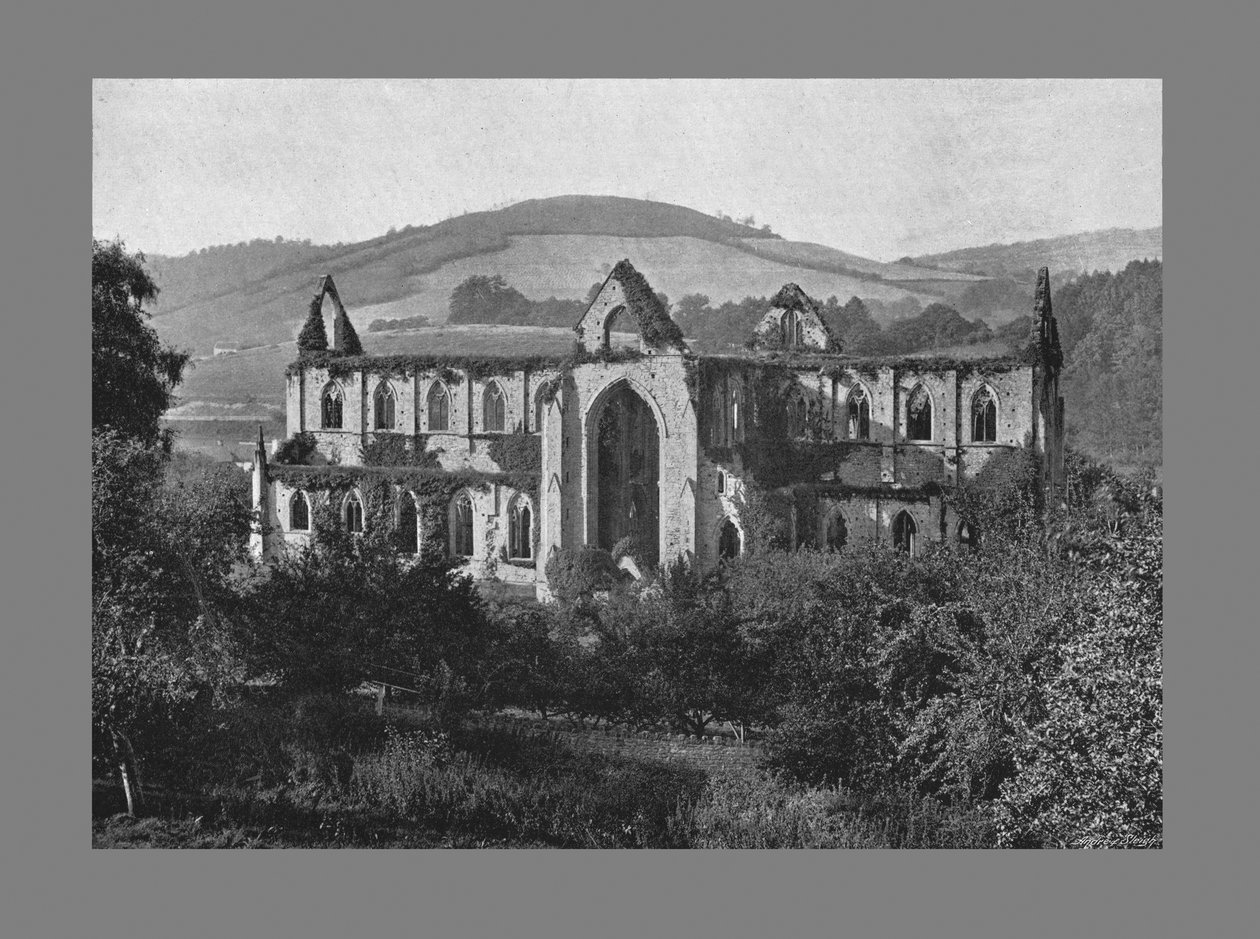 Tintern Abbey, c1900 tekijältä Valentine and Sons Ltd
