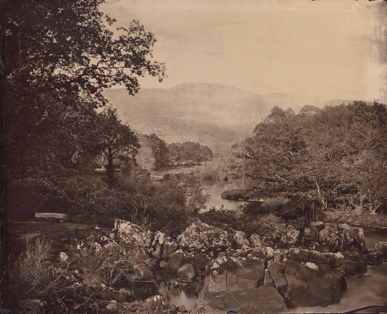 Näkymä nurmikolle, Dennicanniby, 1870-luku. tekijältä Vernon Heath