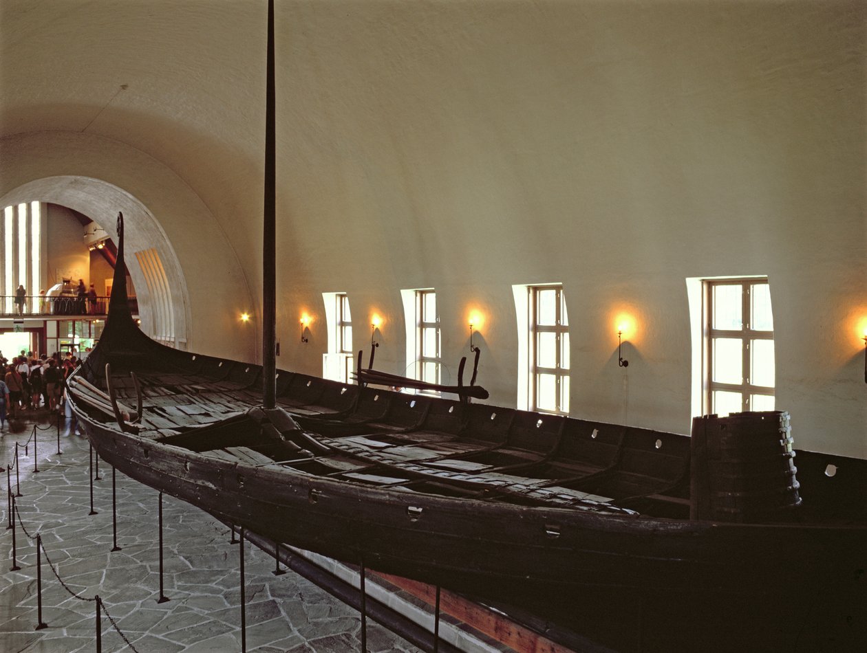 Osebergin pitkälaiva, rakennettu n.815-20 jKr (tammipuuta) tekijältä Viking