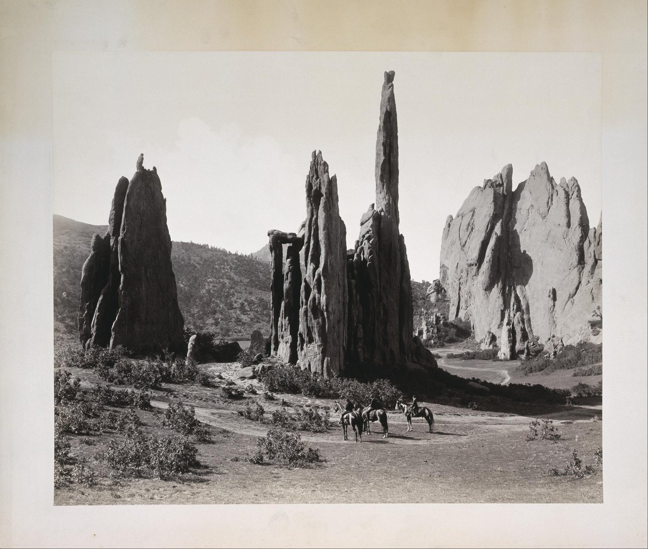 Katedraalin tornit, Gods Garden, Colorado tekijältä William Henry Jackson