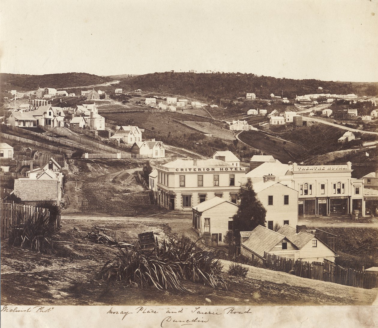 Moray Place ja Taieri Road, Dunedin (albumiprintti) tekijältä William Meluish