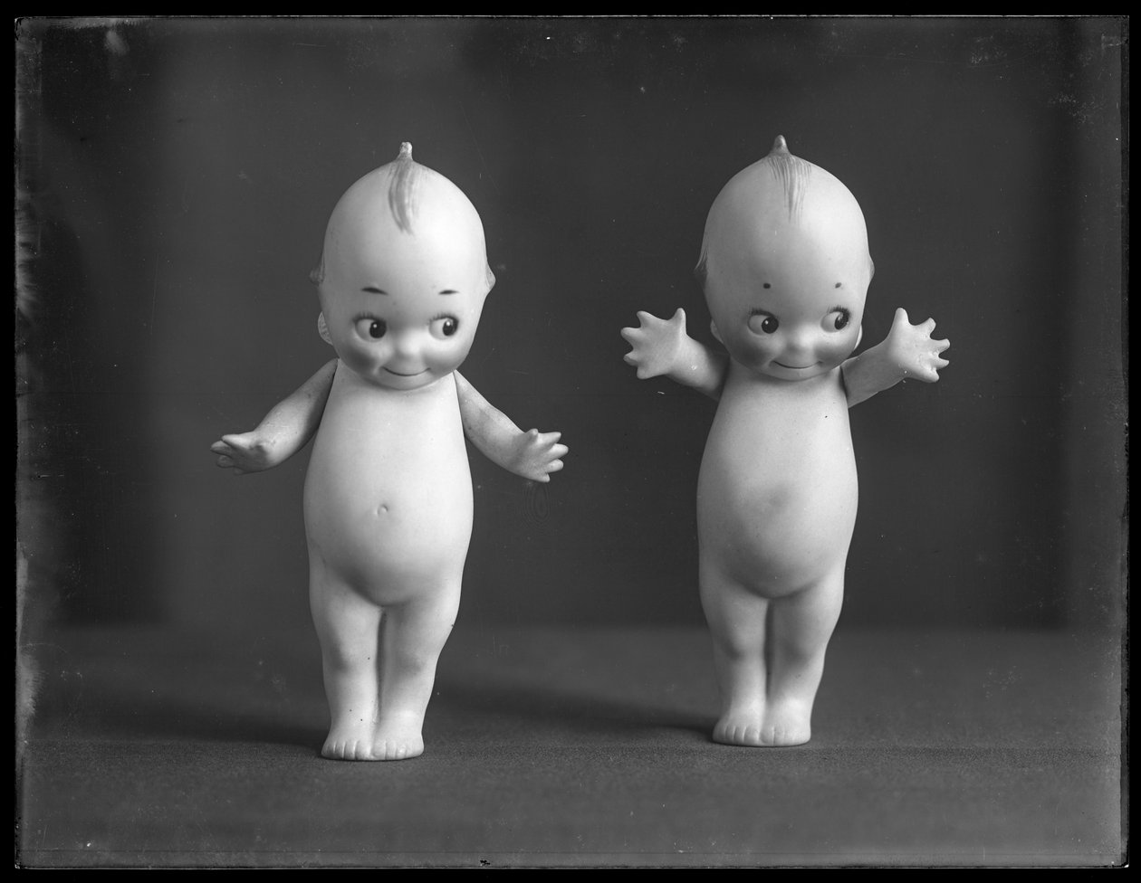 Pari kewpie-nukkeja, n. 1913 tekijältä William Davis Hassler