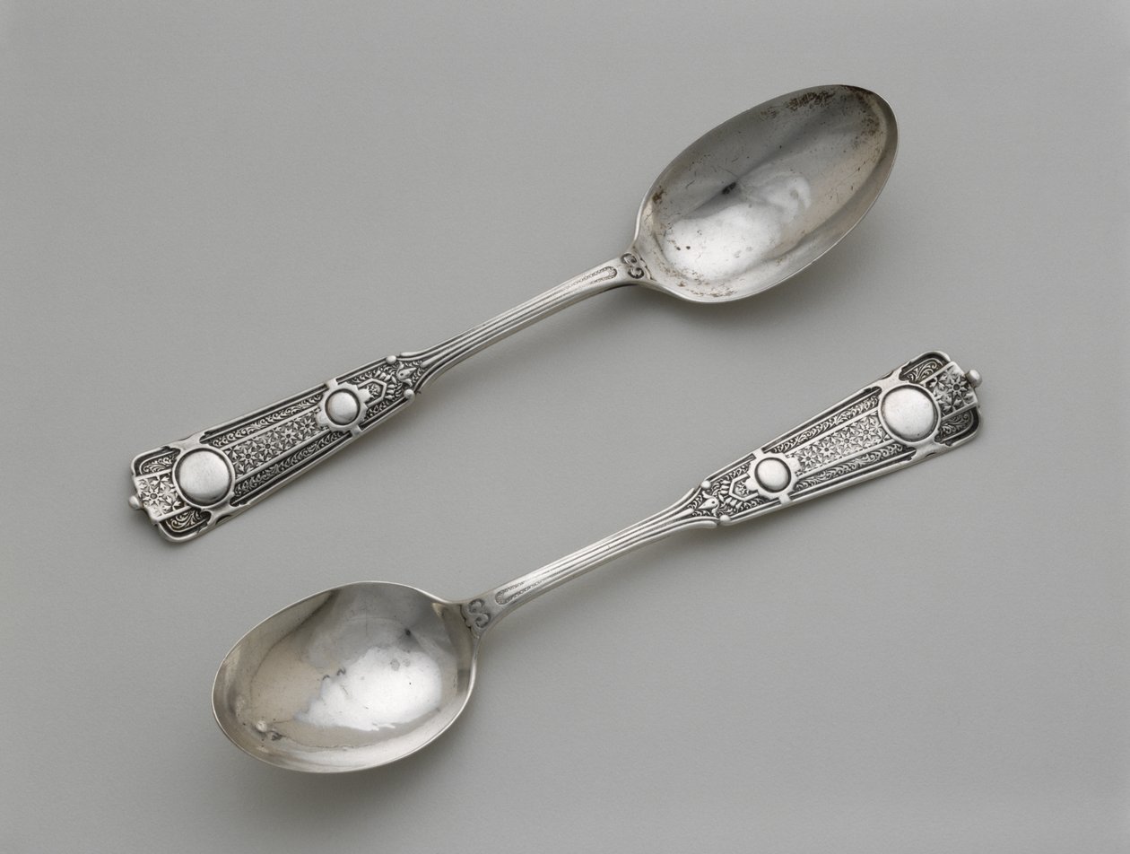 Pari teelusikkaa, c. 1860-1871 (hopea) tekijältä Wood and Hughes
