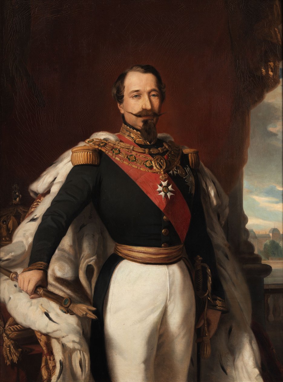 Napoleon III. kaupungissa Uniform mit Hermelinmantel and einem Tisch mit Krone und Zepter, im Hintergrund der Louvre tekijältä workshop of Franz Xaver Winterhalter