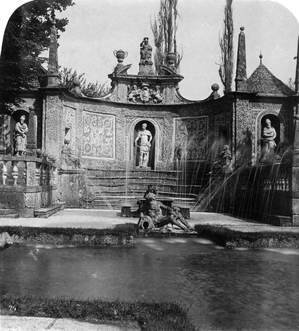 Suihkulähde, Hellbrunnin linna, Salzburg, Itävalta, c1900. tekijältä Wurthle and Sons