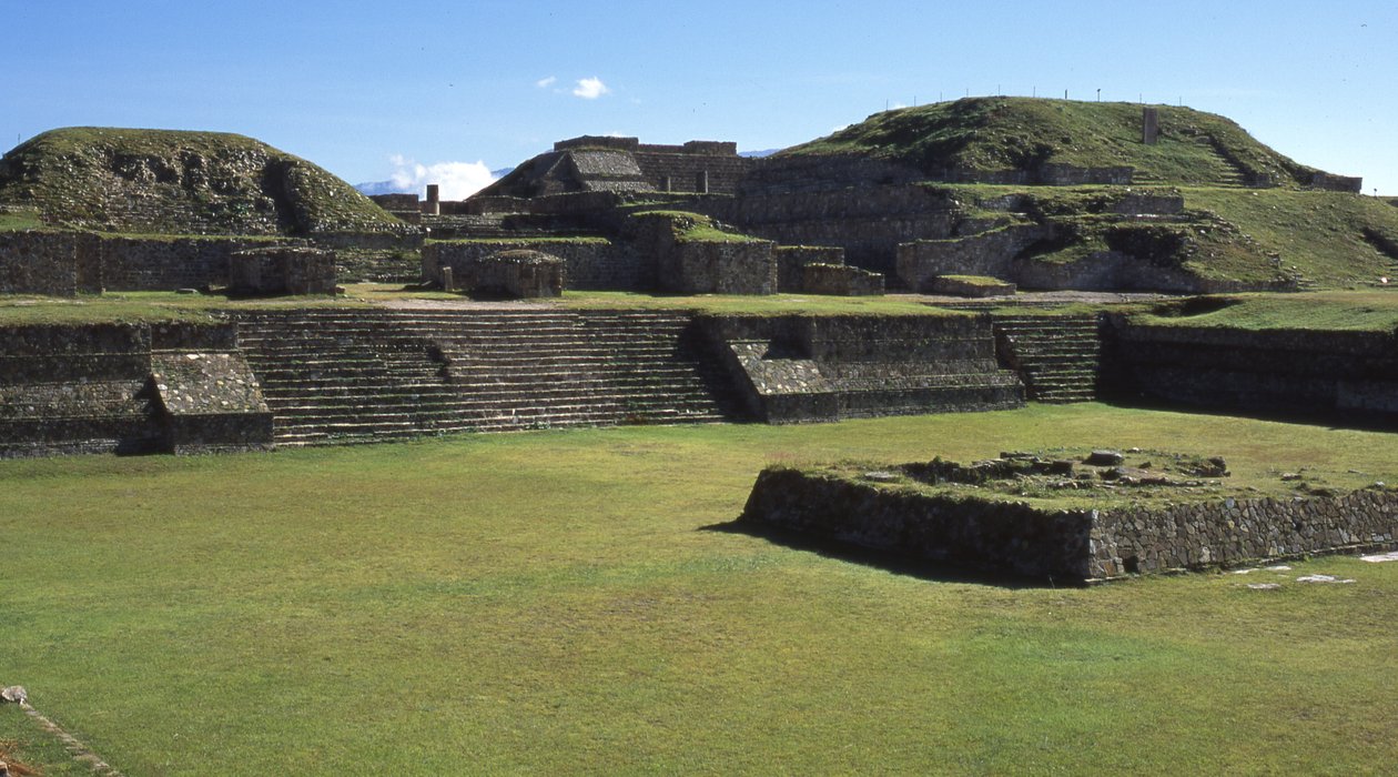 North Patio, Klassinen kausi tekijältä Zapotec