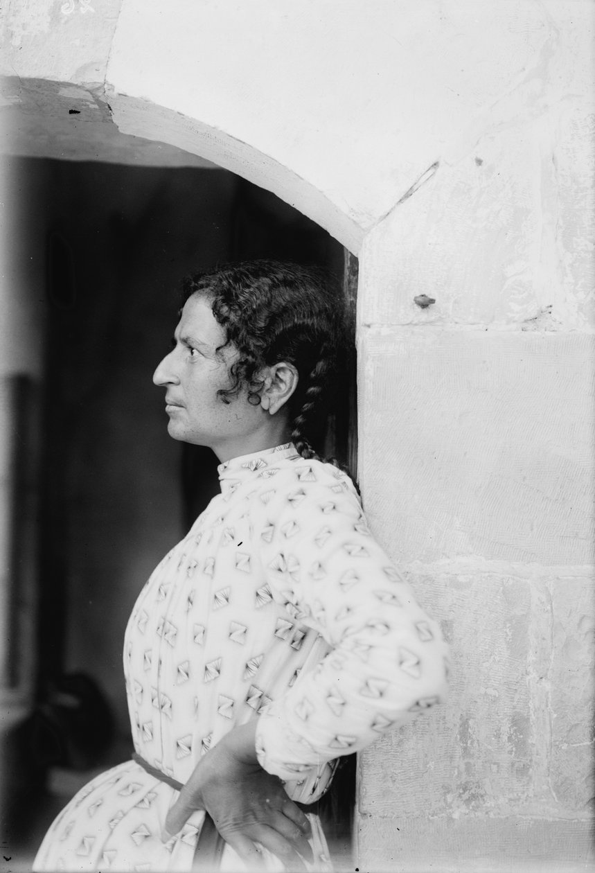 Samarialainen nainen Nablusista, n. 1920 (m/w kuva) tekijältä . .
