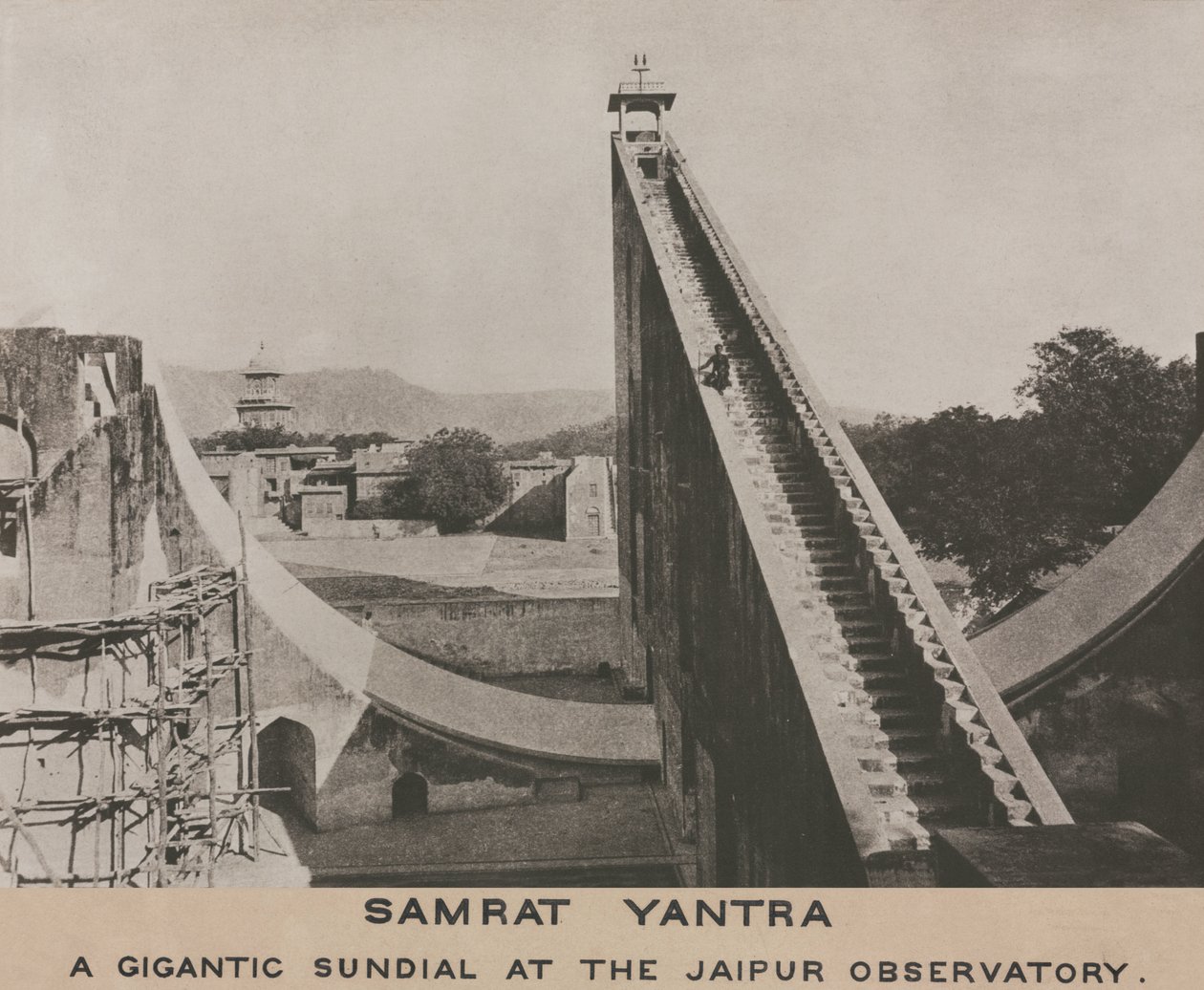 Samrat Yantra Jaipurin observatoriossa Intiassa tekijältä Frederick (attr. to) Barnard