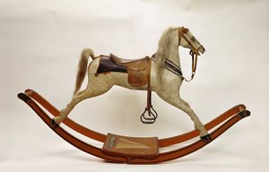 keinuhevonen (puu ja nahka)