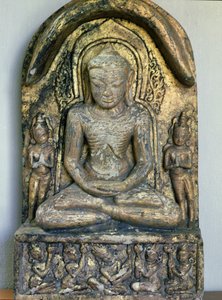 Istuu Buddha meditaatiossa