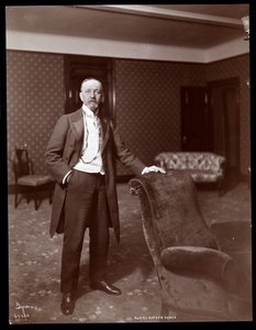 Henry Arthur Jones, 1905 (hopeagelatiiniprintti)