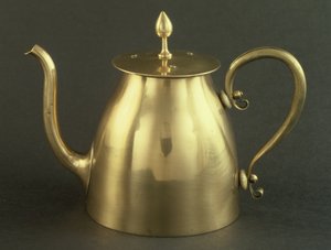 Huonekalut ja erilaiset esineet 1100- ja 1300-luvuilta