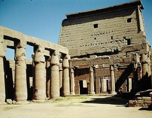 Peristyle tuomioistuin