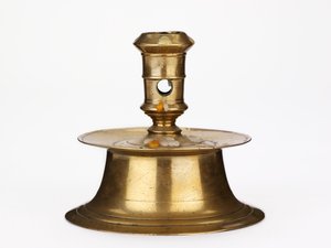 Capstan-kynttilänjalka, n. 1600 (messinki)